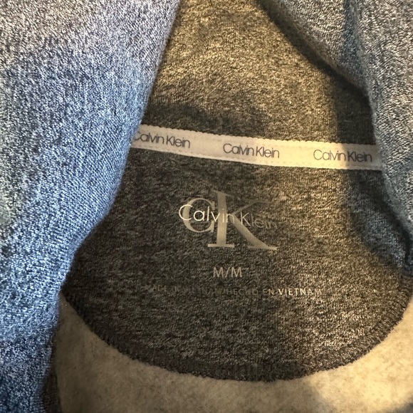 ❌SOLD❌ CALVIN KLINE SWEATER - Picture 5 of 5